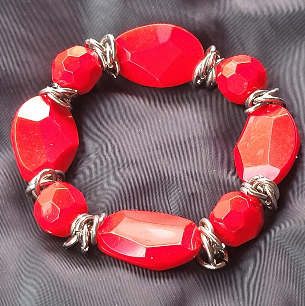Elegant Red Beaded Bracelet